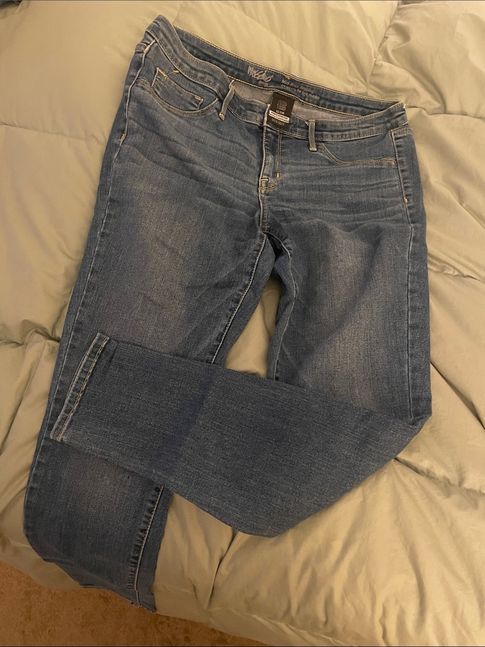 Women's Skinny Jeans in Medium Blue by W28